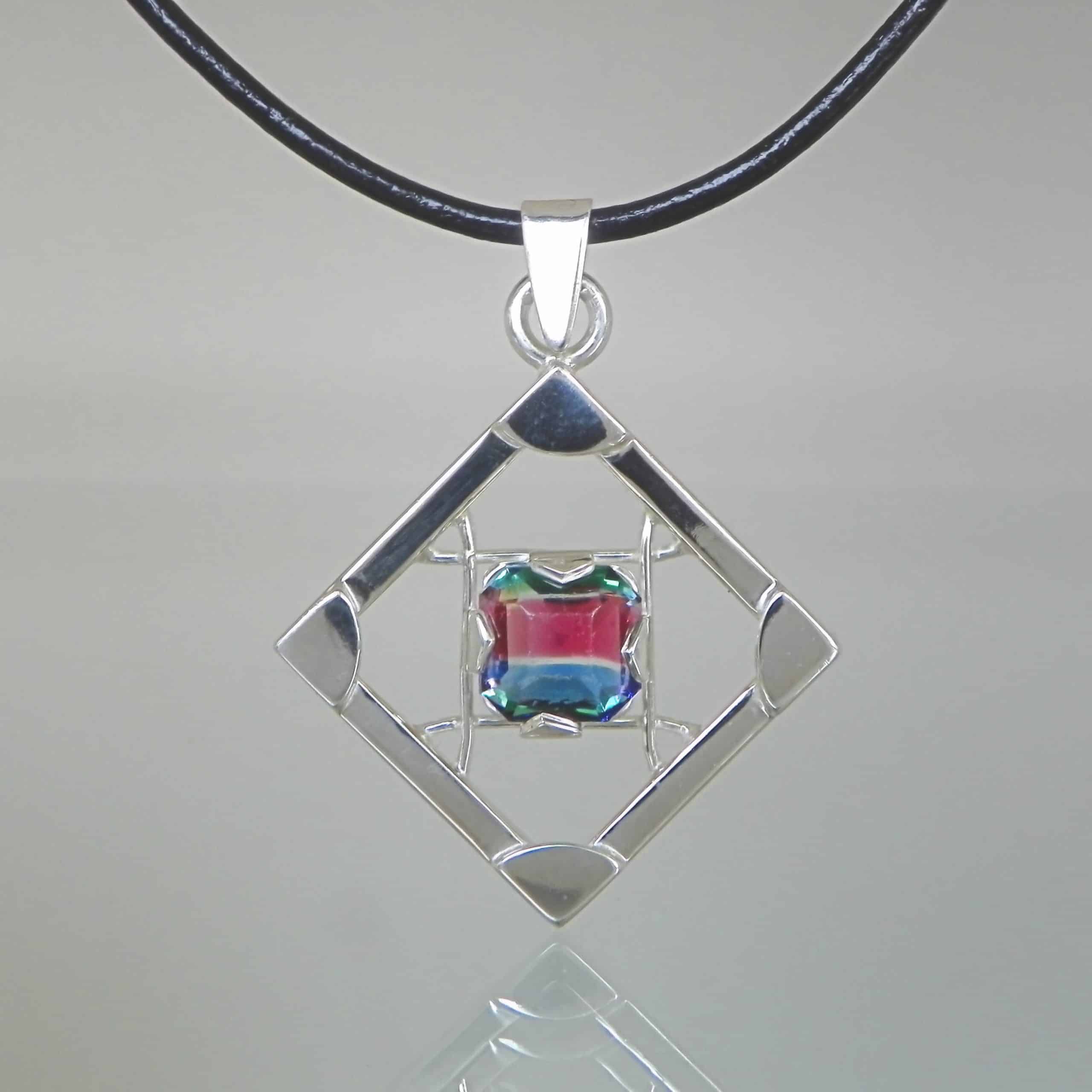 Hanger van Karin met glas.